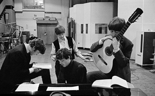 Giovani Beatles negli studi di Abbey Road