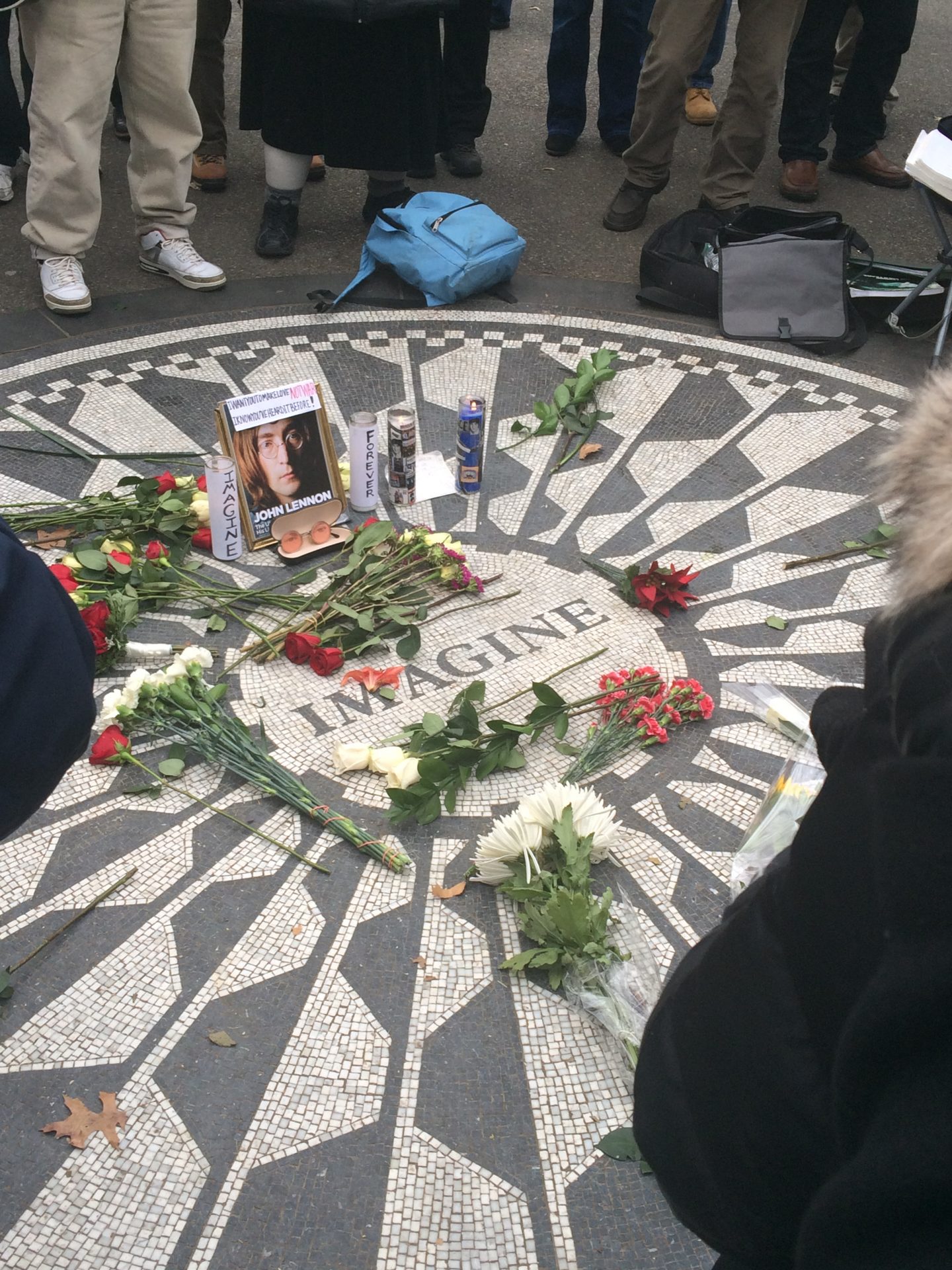 Il Memorial ornato di fiori