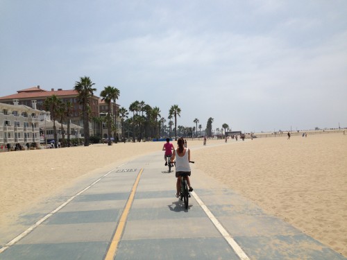 Noi in bici sulla spiaggia...