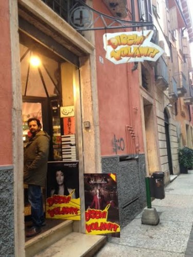 Marco all'entrata di Dischi Volanti