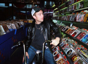NICK HORNBY E DAMON ALBARN ADORANO HONEST JON’S RECORDS, DOVE PUOI TROVARE IL MEGLIO DELLA BLACK MUSIC