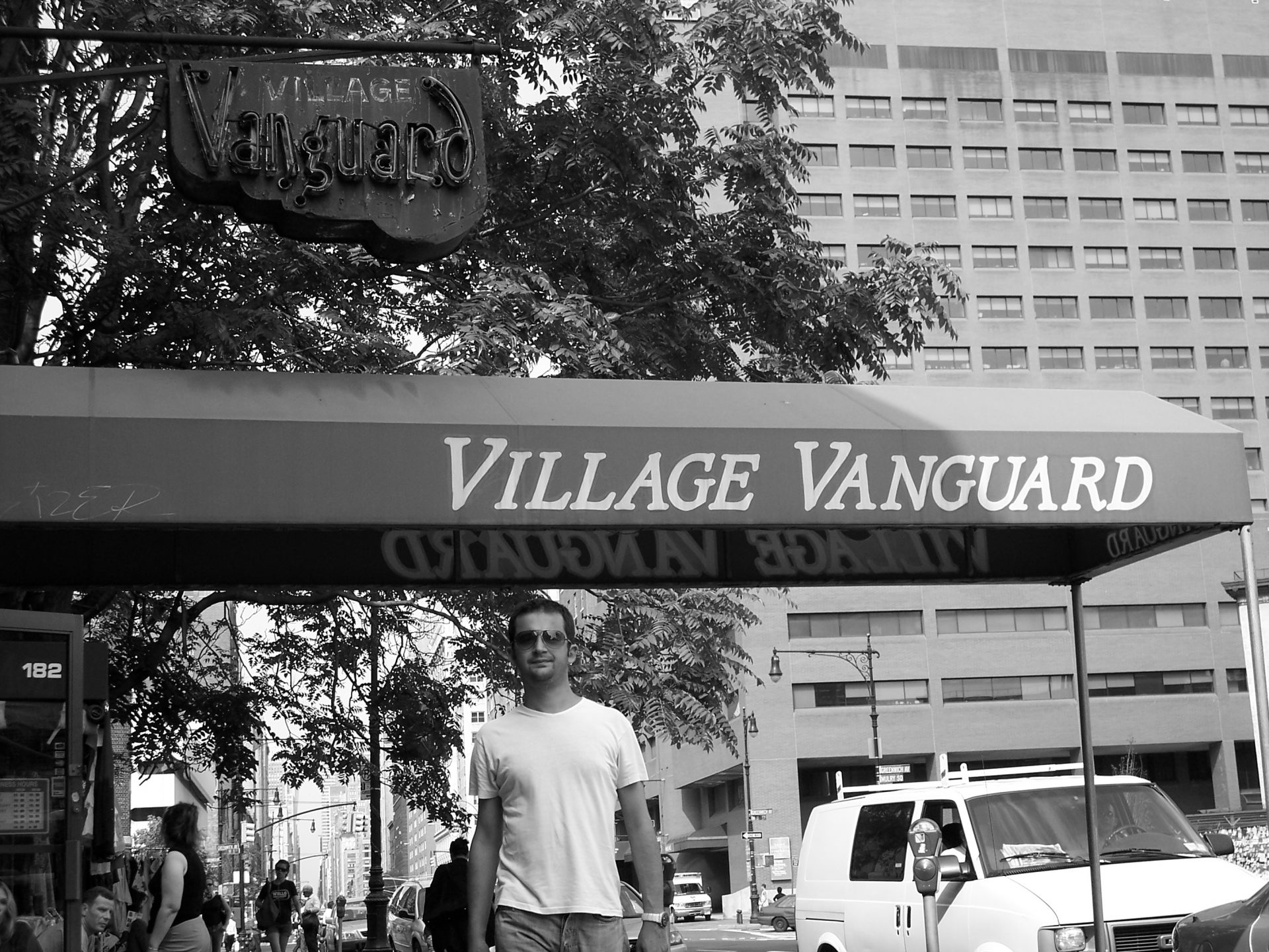 Marco davanti al Village Vanguard