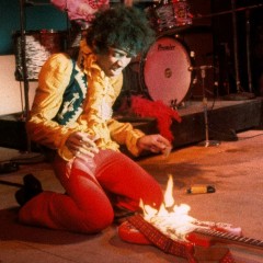 IN CERCA DI CIMELI DEDICATI A JIMI HENDRIX. ECCOCI A MONTEREY, DOVE JIMI TENNE UN CONCERTO INCENDIARIO…