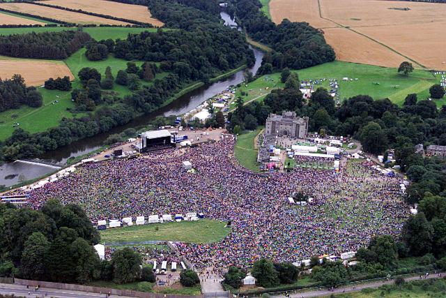 Un Live allo Slane Castle ph by http://data.celticmediagroup.com