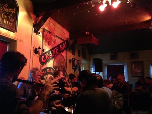 Un live set improvvisato dentro al pub