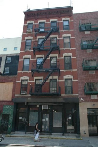 Fabbricato al 56 di Ludlow Street ph by http://www.urbanedgeny.com/