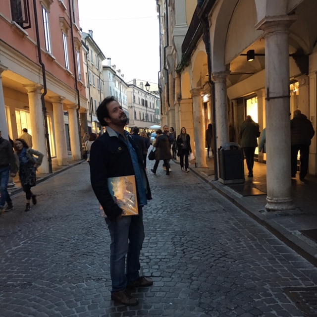 Marco con i suoi vinili sotto braccio