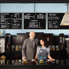 MADAME  ZUZU’S: TUTTO SULLA TEA HOUSE SHOP DI BILLY CORGAN