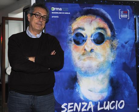 Il regista Mario Sesti, in posa durante il photocall in occasione della presentazione del film 'Senza Lucio', Roma, 24 febbraio 2015. ANSA/ STRINGER