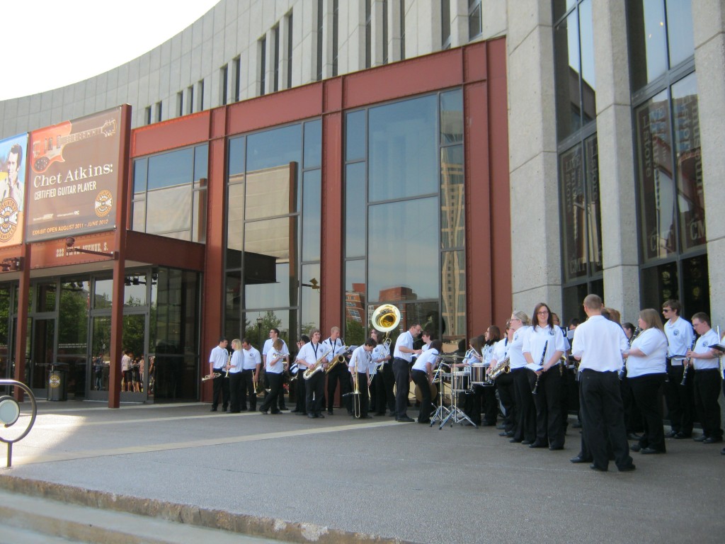 Concerto con banda fuori dal museo , foto di Gloria