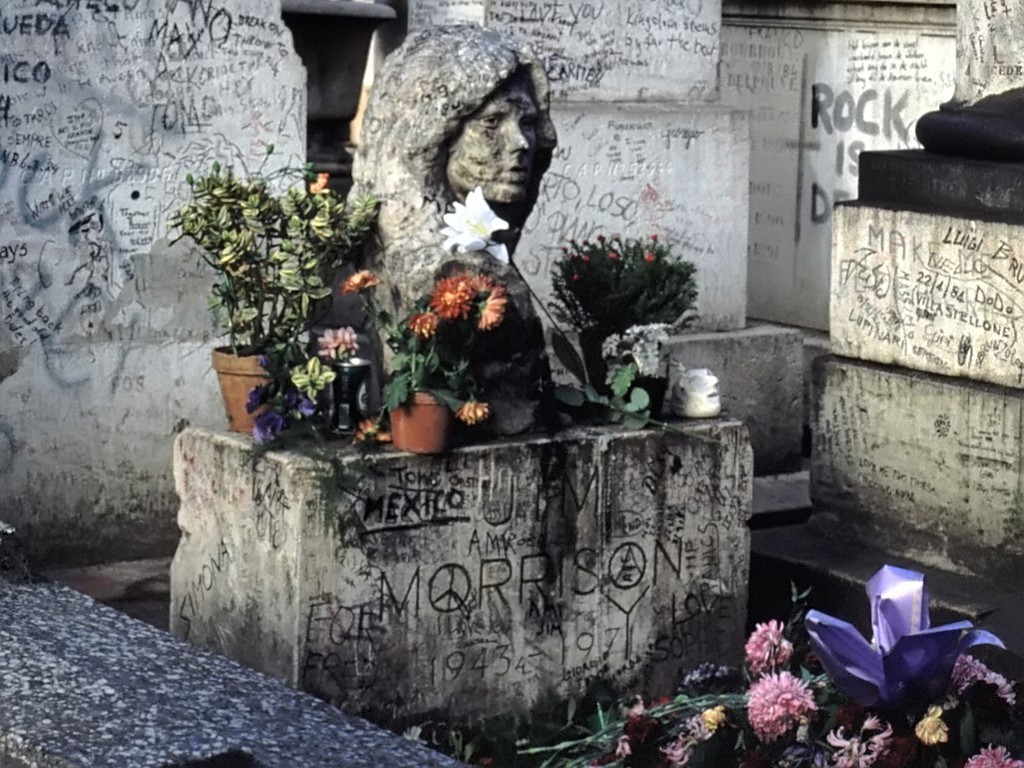 Chopin, Maria Callas e Jim Morrison: le tombe di Père Lachaise - Music Postcards