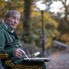 PER I 95 ANNI DI TONY BENNET LA SONY GLI REGALA UNA PANCHINA A CENTRAL PARK E LO STATO DI NEW YORK RISPONDE CON IL “TONY BENNET DAY”