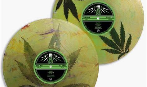 FOGLIE DI CANNABIS PRESSATE SUL VINILE DELLA RISTAMPA DI DOPESMOKER DEGLI SLEEP. A REALIZZARLO LA THIRD MAN RECORDS DI JACK WHITE
